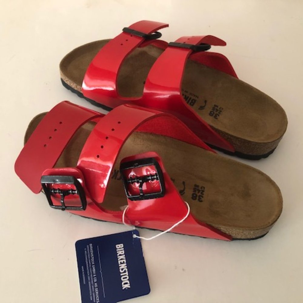 Birkenstock Arizona Poppy Patent sandal. Red. Size: 7